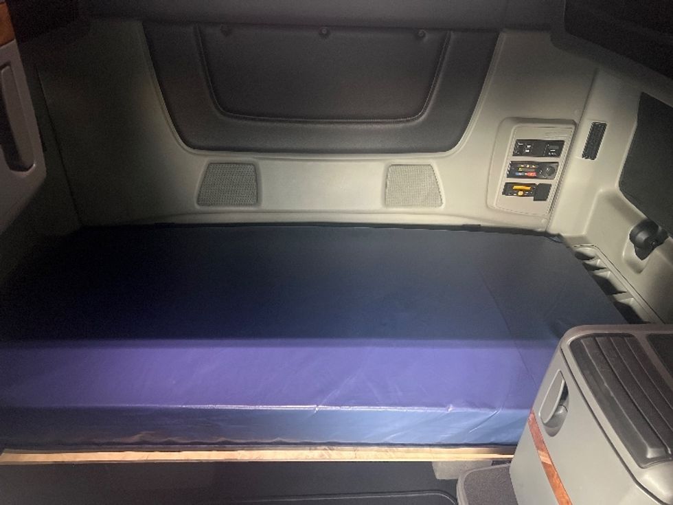 Sleeper Tractor-Heavy Duty Tractors-International-2019-LT625-East Chicago-IN-464,095\n\t\tmiles-$ 41,000 - Image 16