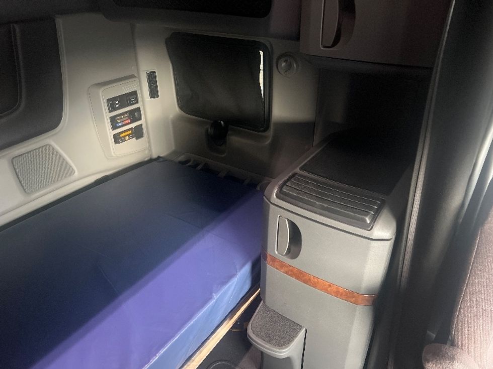 Sleeper Tractor-Heavy Duty Tractors-International-2019-LT625-East Chicago-IN-464,095\n\t\tmiles-$ 41,000 - Image 18