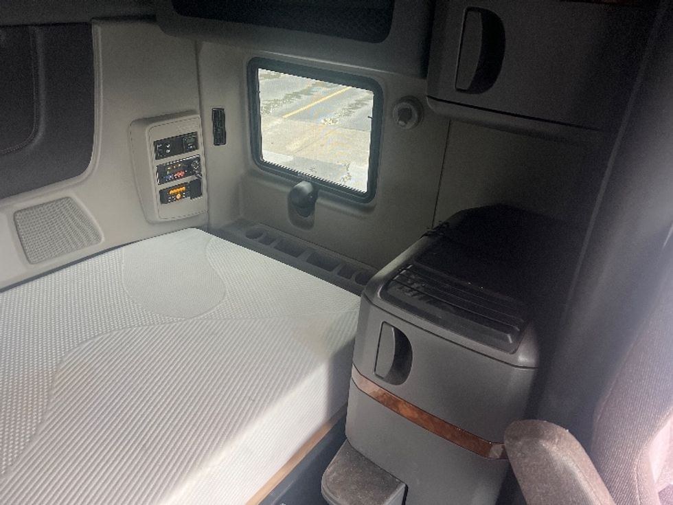 Sleeper Tractor-Heavy Duty Tractors-International-2019-LT625-East Chicago-IN-475,176\n\t\tmiles-$ 39,500 - Image 18