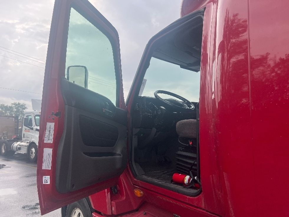 Sleeper Tractor-Heavy Duty Tractors-International-2019-LT625-East Chicago-IN-475,176\n\t\tmiles-$ 39,500 - Image 9