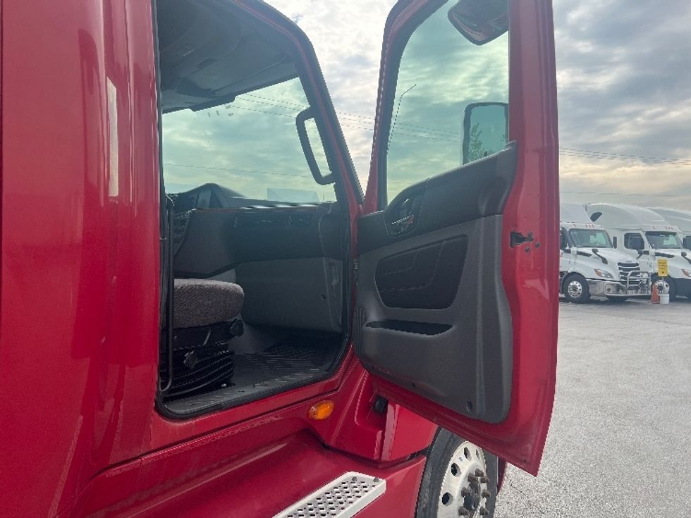 Sleeper Tractor-Heavy Duty Tractors-International-2019-LT625-East Chicago-IN-481,787\n\t\tmiles-$ 36,000 - Image 13