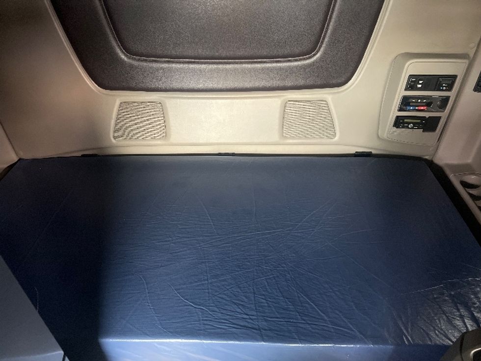 Sleeper Tractor-Heavy Duty Tractors-International-2019-LT625-East Chicago-IN-481,787\n\t\tmiles-$ 36,000 - Image 17