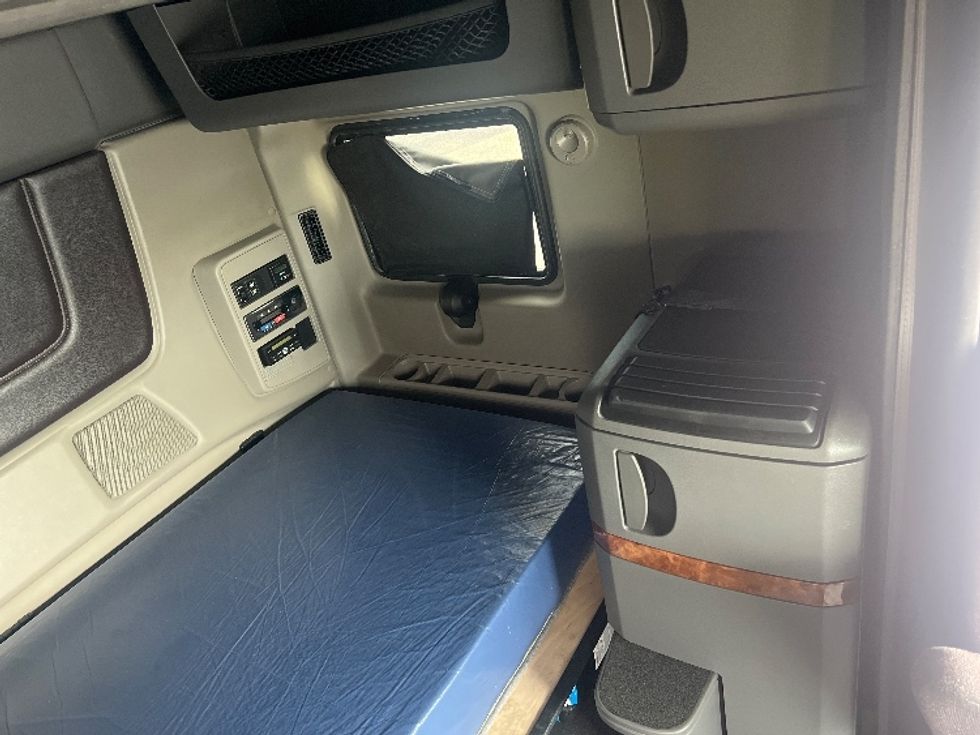 Sleeper Tractor-Heavy Duty Tractors-International-2019-LT625-East Chicago-IN-481,787\n\t\tmiles-$ 36,000 - Image 18