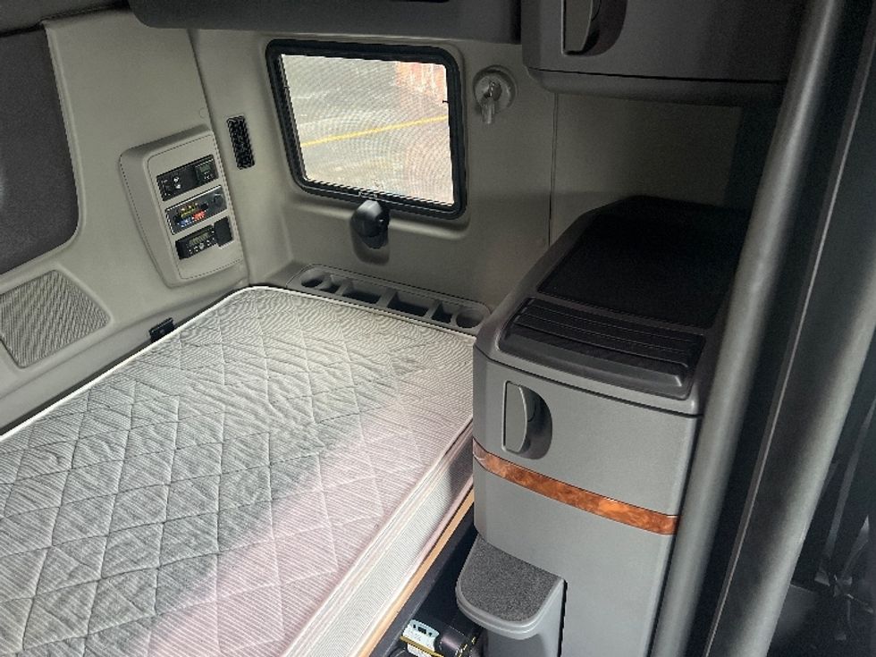 Sleeper Tractor-Heavy Duty Tractors-International-2019-LT625-East Chicago-IN-484,053\n\t\tmiles-$ 39,000 - Image 18