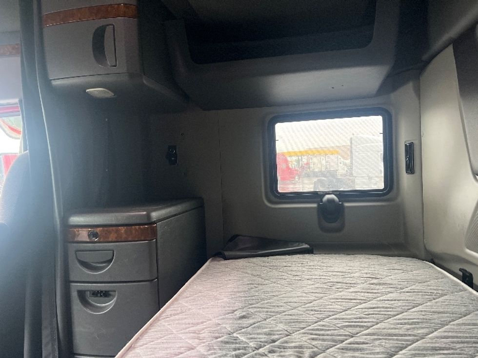 Sleeper Tractor-Heavy Duty Tractors-International-2019-LT625-East Chicago-IN-484,053\n\t\tmiles-$ 39,000 - Image 19