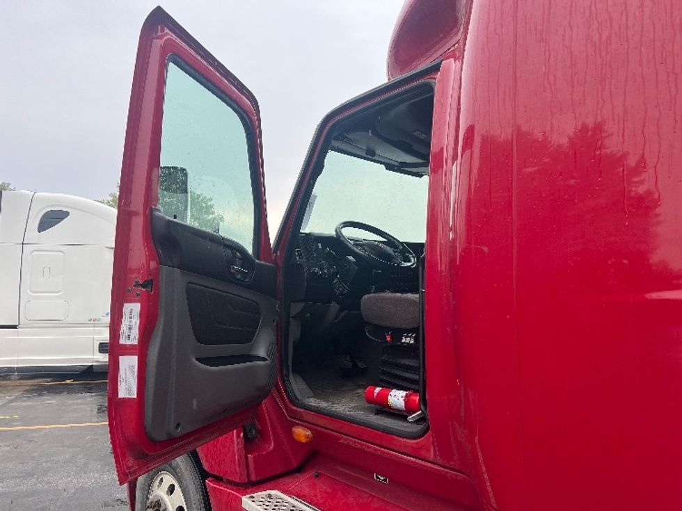 Sleeper Tractor-Heavy Duty Tractors-International-2019-LT625-East Chicago-IN-484,053\n\t\tmiles-$ 39,000 - Image 9