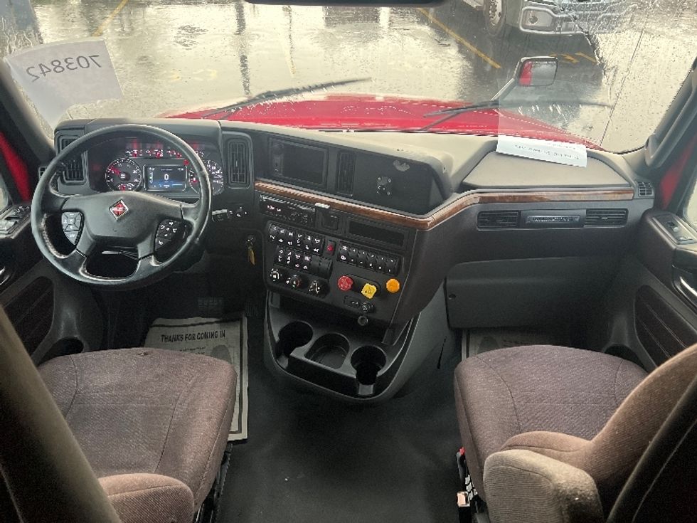 Sleeper Tractor-Heavy Duty Tractors-International-2019-LT625-East Chicago-IN-491,014\n\t\tmiles-$ 38,500 - Image 12