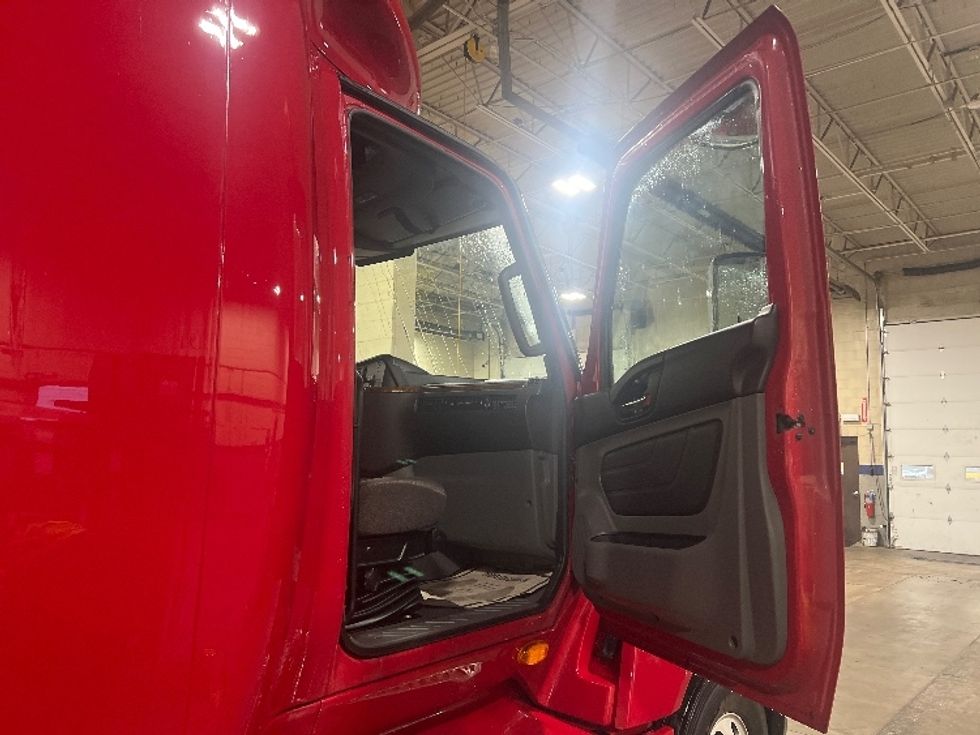 Sleeper Tractor-Heavy Duty Tractors-International-2019-LT625-East Chicago-IN-491,014\n\t\tmiles-$ 38,500 - Image 13