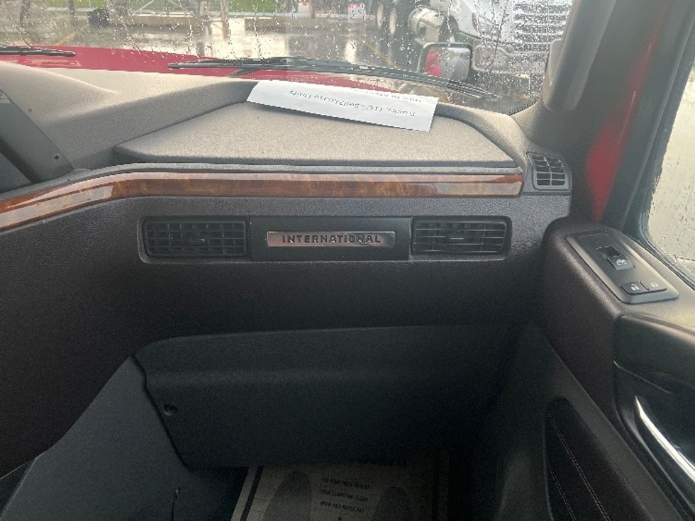 Sleeper Tractor-Heavy Duty Tractors-International-2019-LT625-East Chicago-IN-491,014\n\t\tmiles-$ 38,500 - Image 14