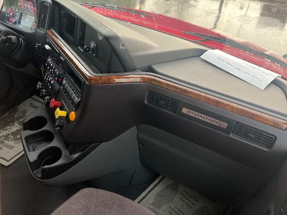 Sleeper Tractor-Heavy Duty Tractors-International-2019-LT625-East Chicago-IN-491,014\n\t\tmiles-$ 38,500 - Image 15