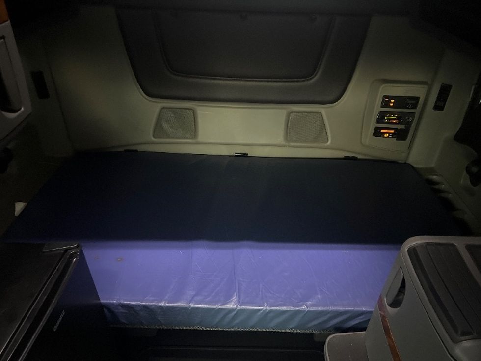 Sleeper Tractor-Heavy Duty Tractors-International-2019-LT625-East Chicago-IN-491,014\n\t\tmiles-$ 38,500 - Image 16