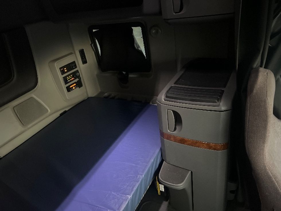 Sleeper Tractor-Heavy Duty Tractors-International-2019-LT625-East Chicago-IN-491,014\n\t\tmiles-$ 38,500 - Image 18