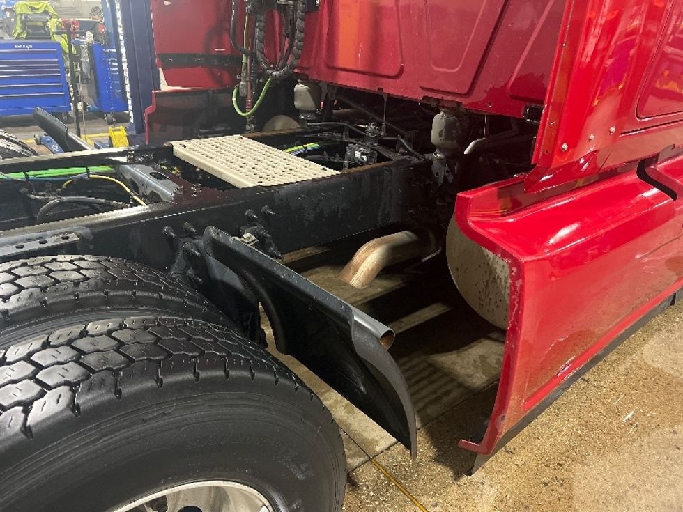 Sleeper Tractor-Heavy Duty Tractors-International-2019-LT625-East Chicago-IN-491,014\n\t\tmiles-$ 38,500 - Image 23