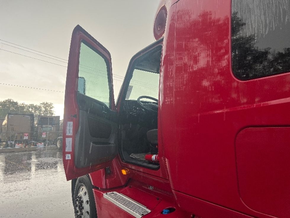 Sleeper Tractor-Heavy Duty Tractors-International-2019-LT625-East Chicago-IN-491,014\n\t\tmiles-$ 38,500 - Image 9