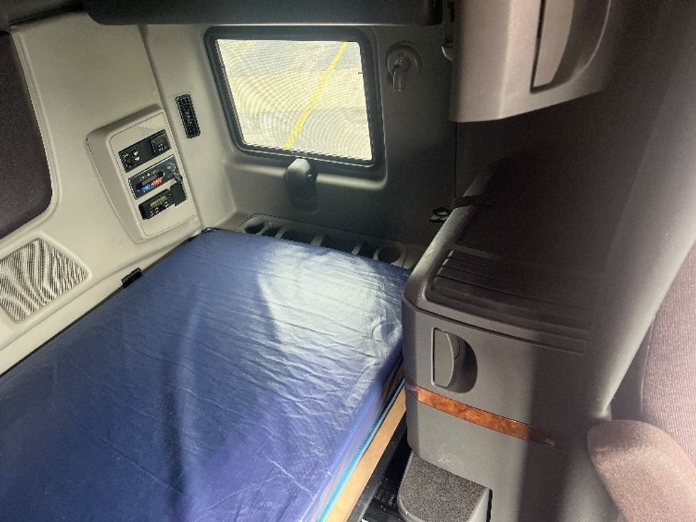 Sleeper Tractor-Heavy Duty Tractors-International-2019-LT625-East Chicago-IN-498,633\n\t\tmiles-$ 39,000 - Image 18