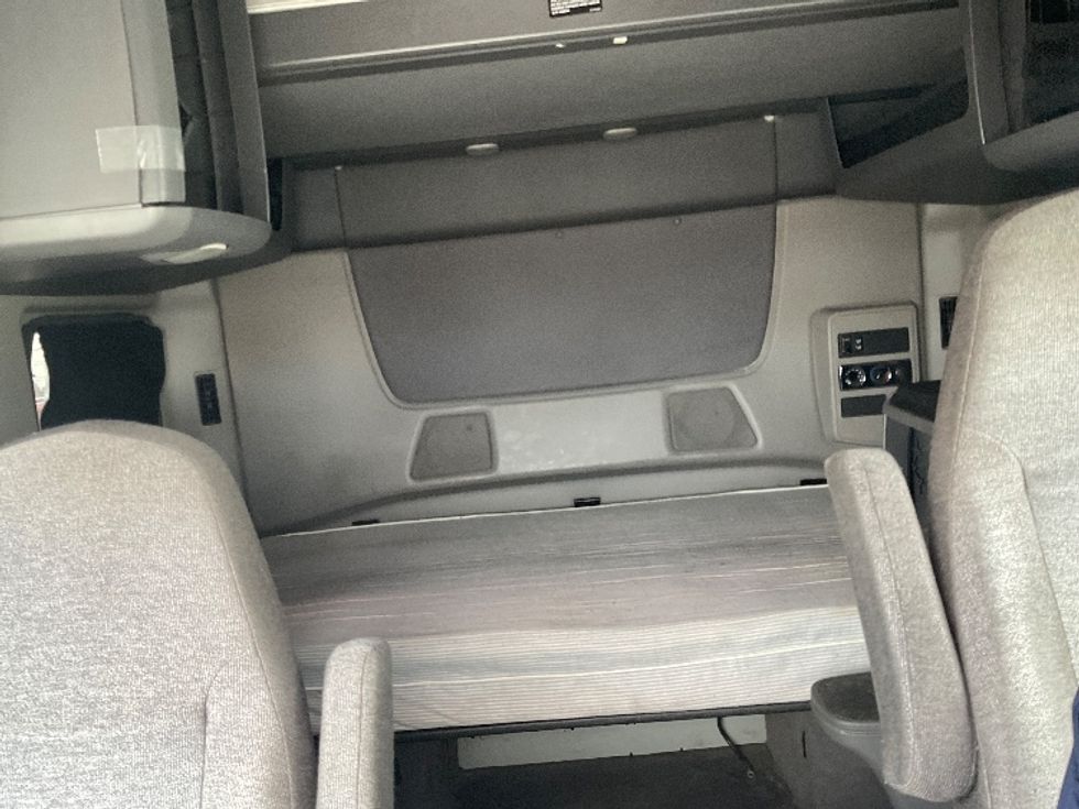 Sleeper Tractor-Heavy Duty Tractors-International-2019-LT625-East Chicago-IN-541,735\n\t\tmiles-$ 48,250 - Image 16