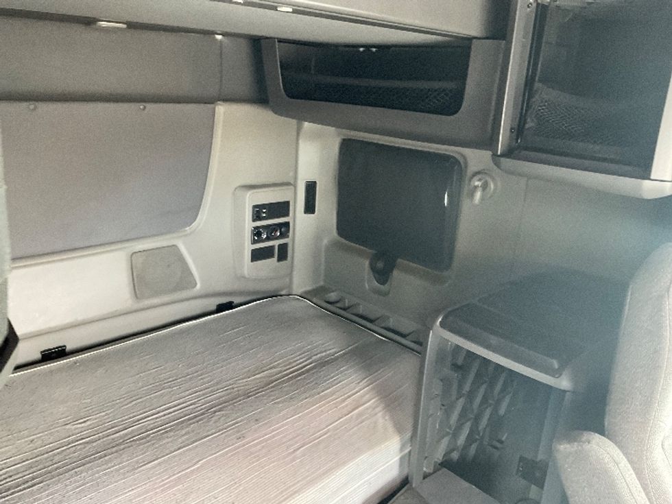 Sleeper Tractor-Heavy Duty Tractors-International-2019-LT625-East Chicago-IN-541,735\n\t\tmiles-$ 48,250 - Image 19