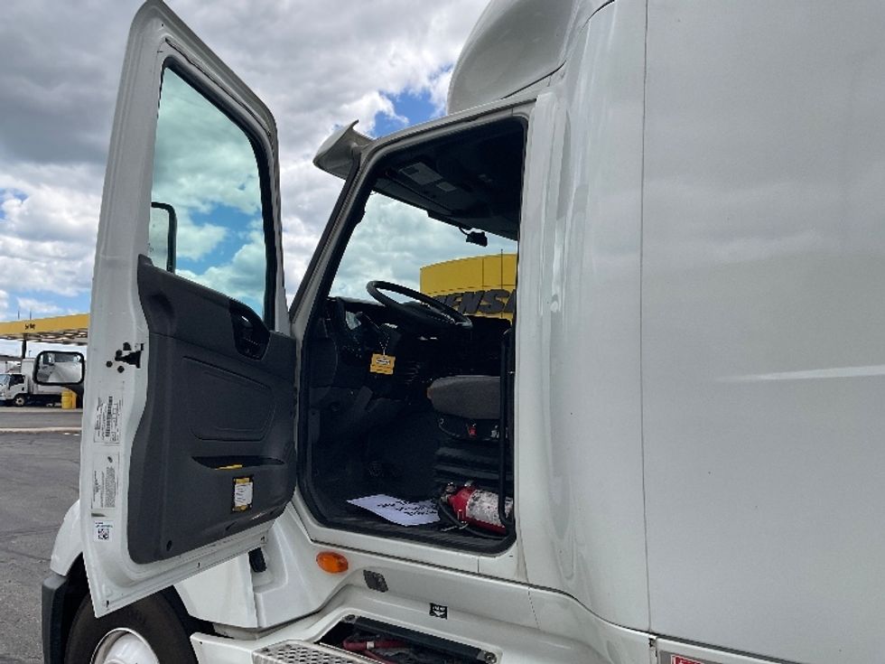 Sleeper Tractor-Heavy Duty Tractors-International-2019-LT625-East Chicago-IN-541,735\n\t\tmiles-$ 48,250 - Image 9