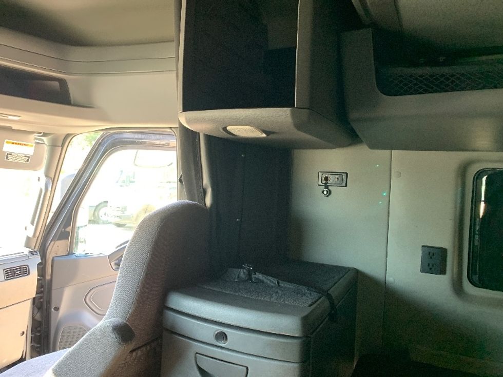 Sleeper Tractor-Heavy Duty Tractors-International-2019-LT625-East Liberty-OH-536,739\n\t\tmiles-$ 28,250 - Image 18