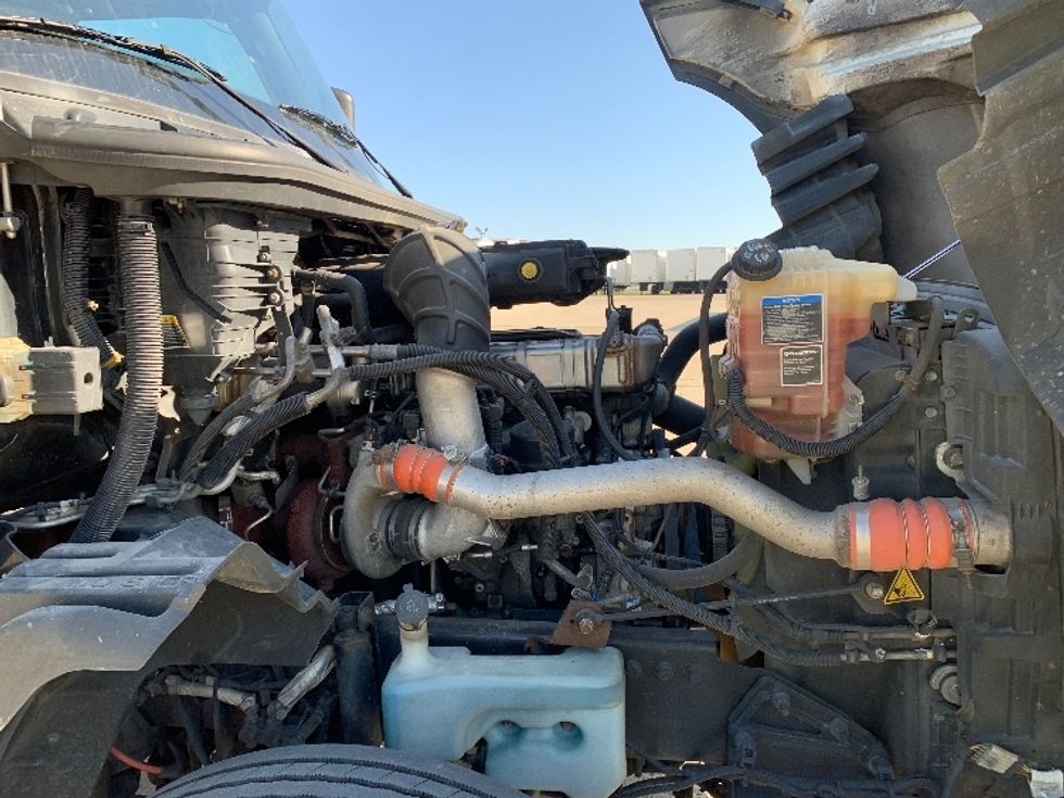 Sleeper Tractor-Heavy Duty Tractors-International-2019-LT625-East Liberty-OH-536,739\n\t\tmiles-$ 28,250 - Image 19