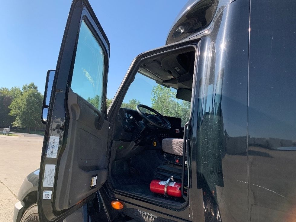 Sleeper Tractor-Heavy Duty Tractors-International-2019-LT625-East Liberty-OH-536,739\n\t\tmiles-$ 28,250 - Image 9