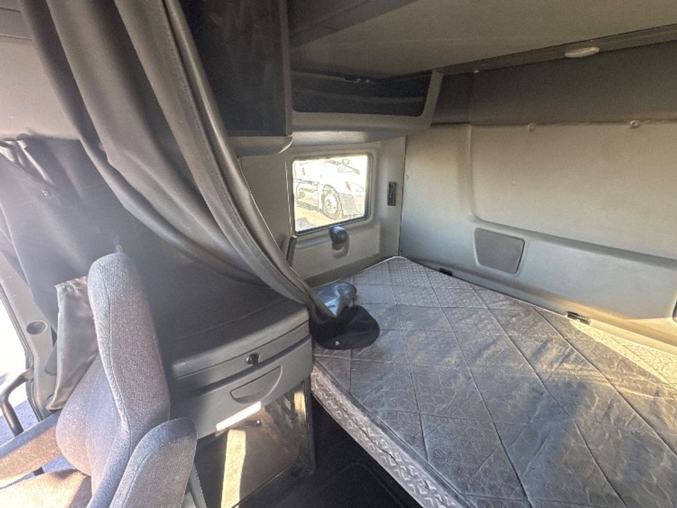 Sleeper Tractor-Heavy Duty Tractors-International-2019-LT625-El Paso-TX-608,487\n\t\tmiles-$ 32,750 - Image 19