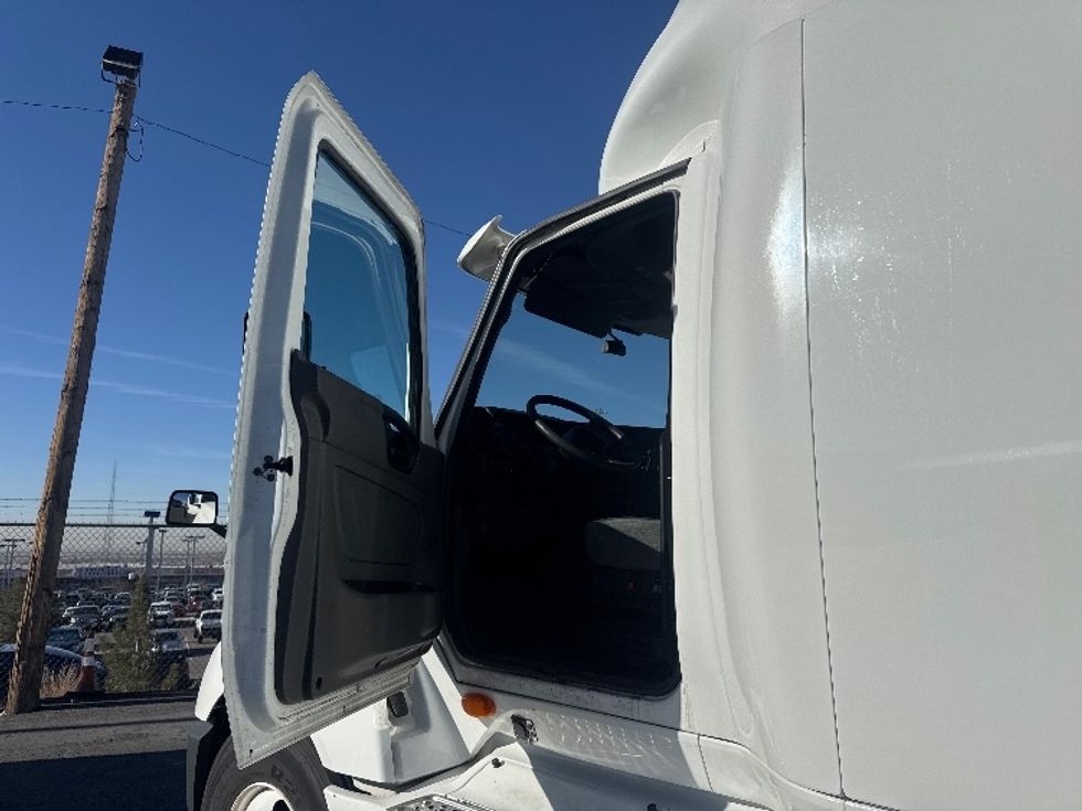 Sleeper Tractor-Heavy Duty Tractors-International-2019-LT625-El Paso-TX-608,487\n\t\tmiles-$ 32,750 - Image 9