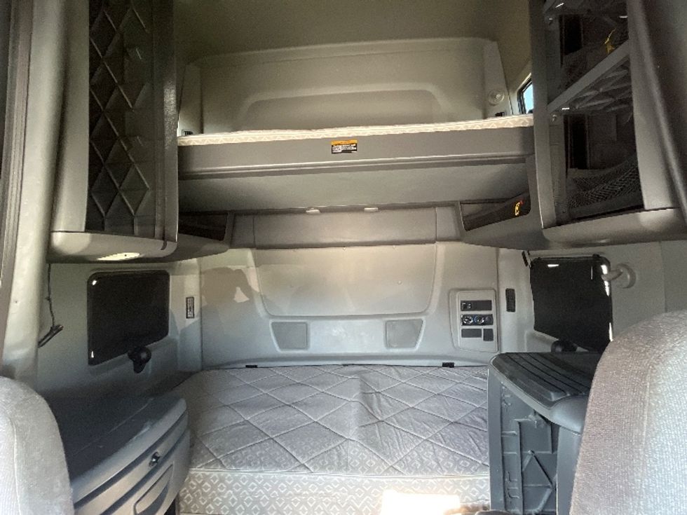 Sleeper Tractor-Heavy Duty Tractors-International-2019-LT625-El Paso-TX-649,353\n\t\tmiles-$ 31,750 - Image 16