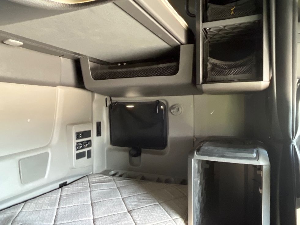 Sleeper Tractor-Heavy Duty Tractors-International-2019-LT625-El Paso-TX-649,353\n\t\tmiles-$ 31,750 - Image 18