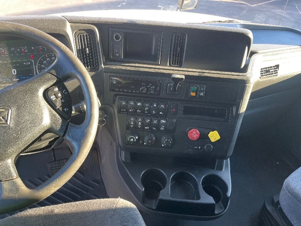 Sleeper Tractor-Heavy Duty Tractors-International-2019-LT625-El Paso-TX-665,038\n\t\tmiles-$ 30,750 - Image 11
