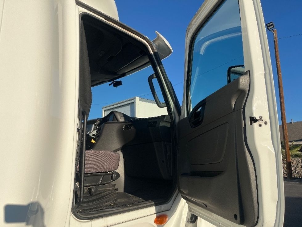 Sleeper Tractor-Heavy Duty Tractors-International-2019-LT625-El Paso-TX-665,038\n\t\tmiles-$ 30,750 - Image 12