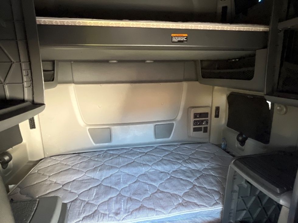 Sleeper Tractor-Heavy Duty Tractors-International-2019-LT625-El Paso-TX-665,038\n\t\tmiles-$ 30,750 - Image 15