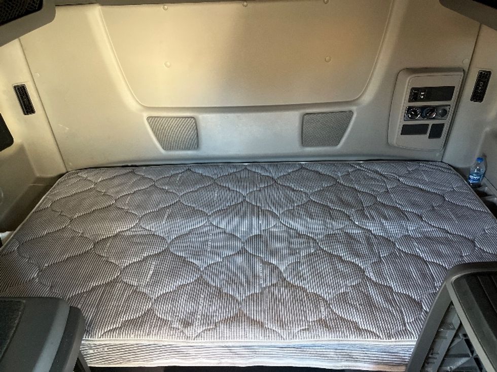 Sleeper Tractor-Heavy Duty Tractors-International-2019-LT625-El Paso-TX-665,038\n\t\tmiles-$ 30,750 - Image 16