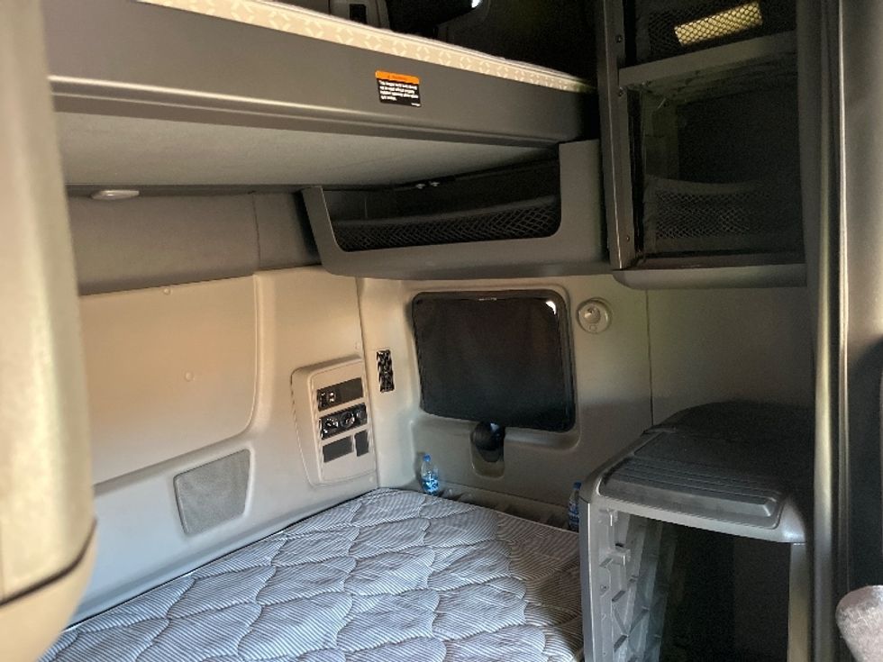 Sleeper Tractor-Heavy Duty Tractors-International-2019-LT625-El Paso-TX-665,038\n\t\tmiles-$ 30,750 - Image 17