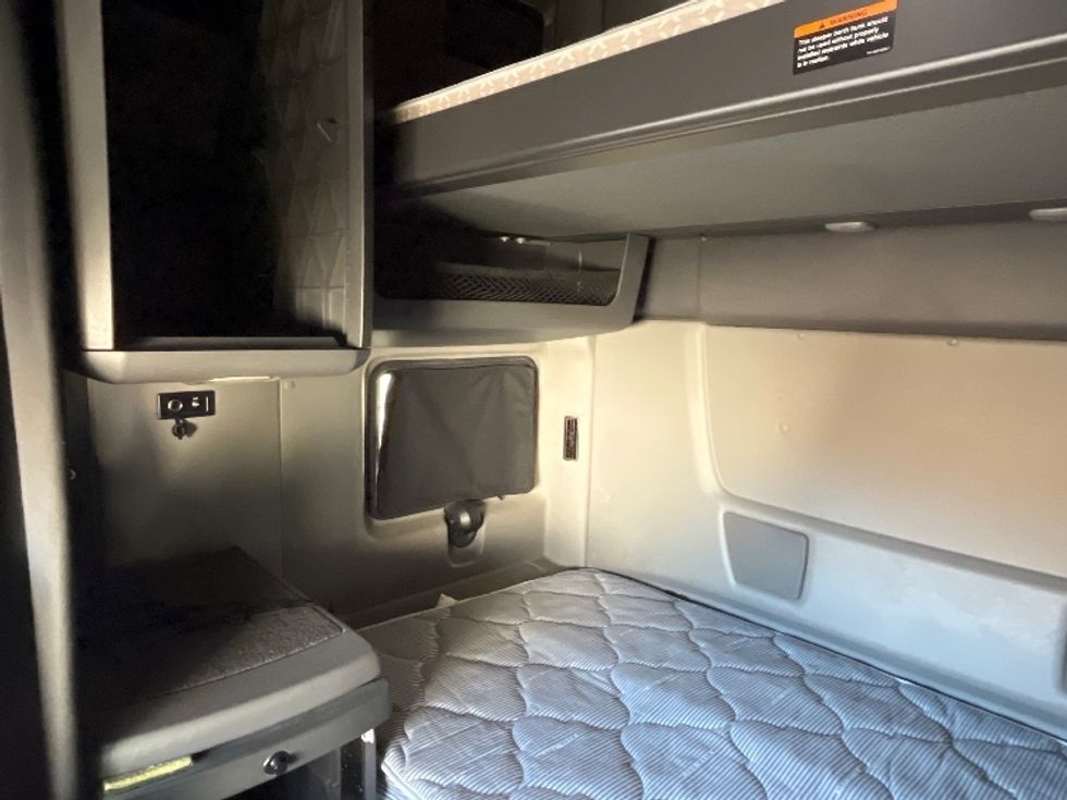 Sleeper Tractor-Heavy Duty Tractors-International-2019-LT625-El Paso-TX-665,038\n\t\tmiles-$ 30,750 - Image 18