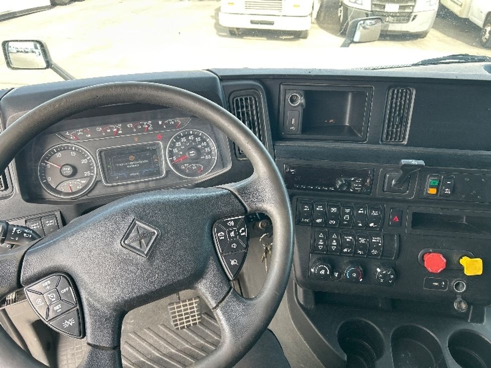 Sleeper Tractor-Heavy Duty Tractors-International-2019-LT625-El Paso-TX-692,942\n\t\tmiles-$ 28,750 - Image 11