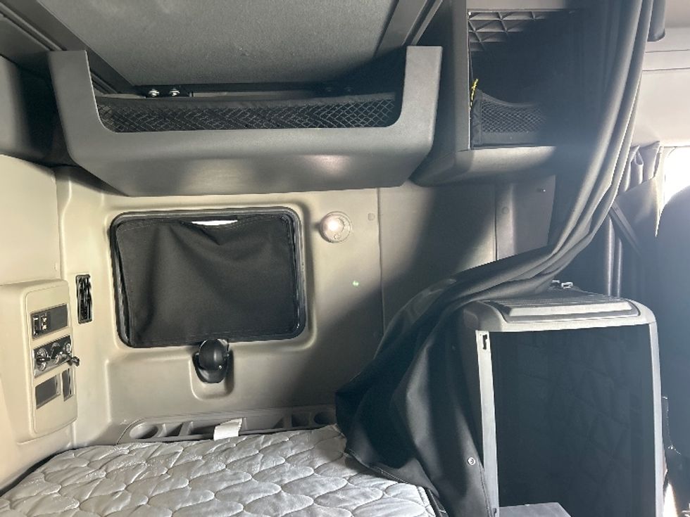 Sleeper Tractor-Heavy Duty Tractors-International-2019-LT625-El Paso-TX-692,942\n\t\tmiles-$ 28,750 - Image 18