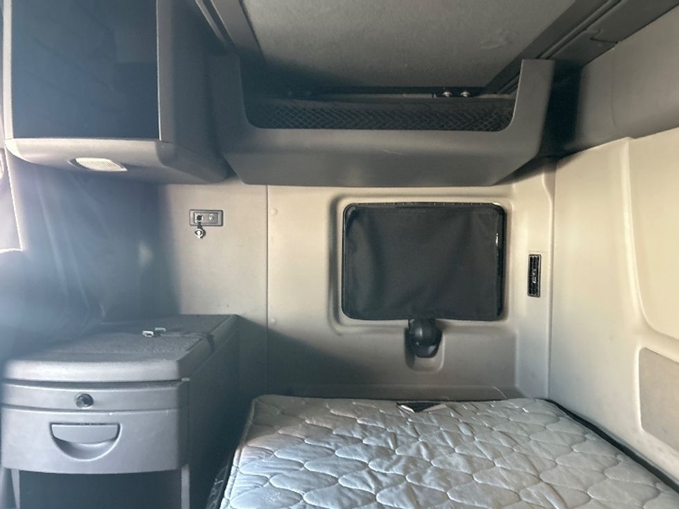 Sleeper Tractor-Heavy Duty Tractors-International-2019-LT625-El Paso-TX-692,942\n\t\tmiles-$ 28,750 - Image 19