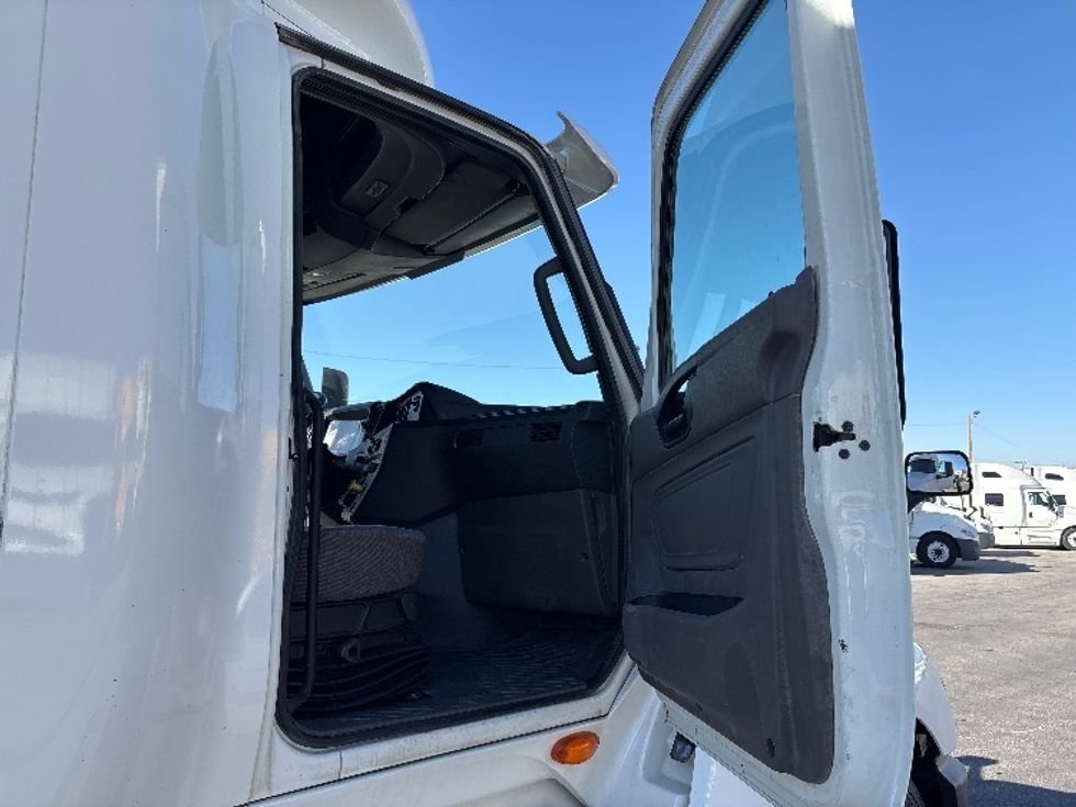 Sleeper Tractor-Heavy Duty Tractors-International-2019-LT625-El Paso-TX-734,427\n\t\tmiles-$ 23,500 - Image 13