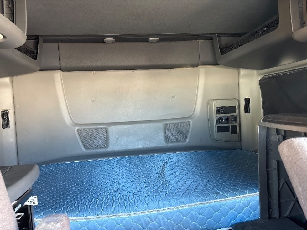 Sleeper Tractor-Heavy Duty Tractors-International-2019-LT625-El Paso-TX-734,427\n\t\tmiles-$ 23,500 - Image 16