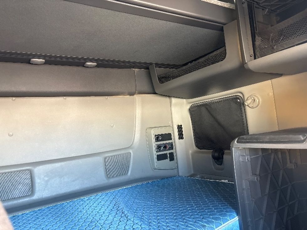 Sleeper Tractor-Heavy Duty Tractors-International-2019-LT625-El Paso-TX-734,427\n\t\tmiles-$ 23,500 - Image 18