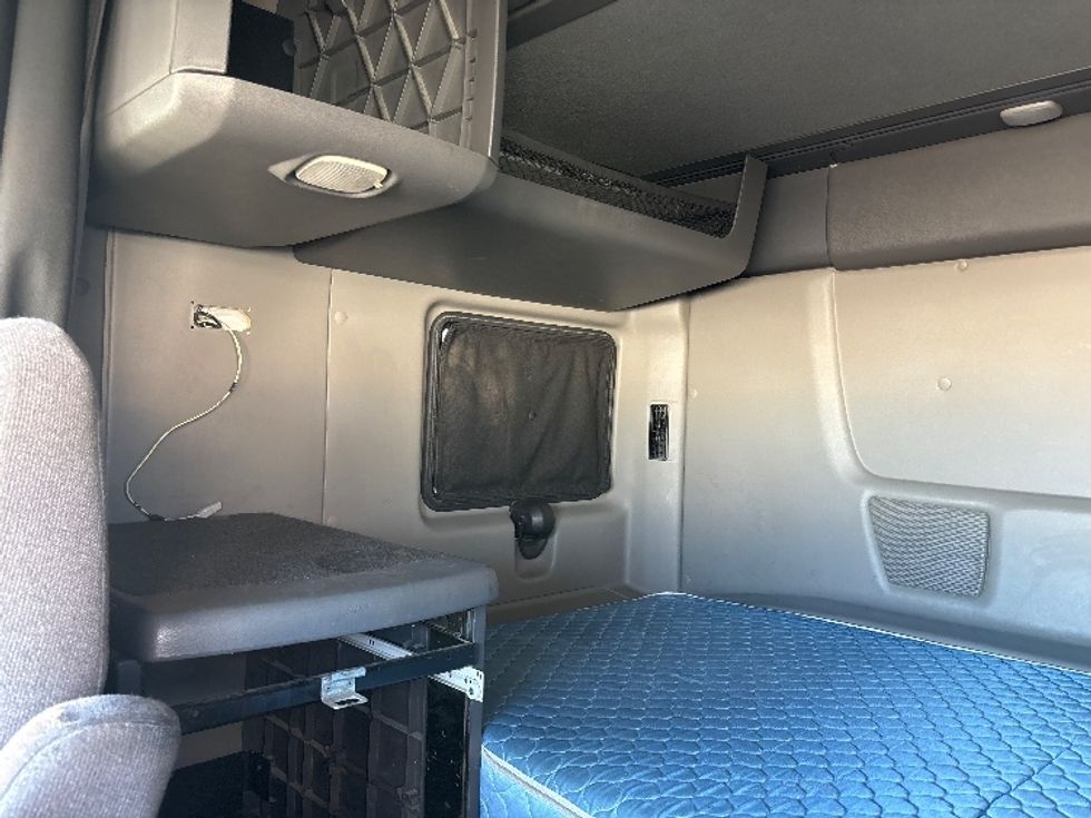 Sleeper Tractor-Heavy Duty Tractors-International-2019-LT625-El Paso-TX-734,427\n\t\tmiles-$ 23,500 - Image 19