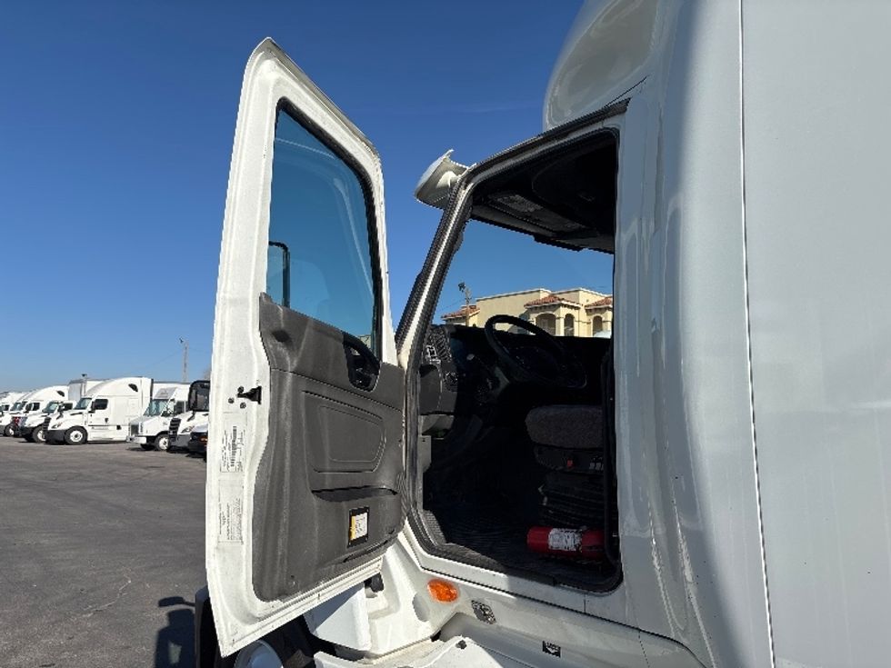 Sleeper Tractor-Heavy Duty Tractors-International-2019-LT625-El Paso-TX-734,427\n\t\tmiles-$ 23,500 - Image 9
