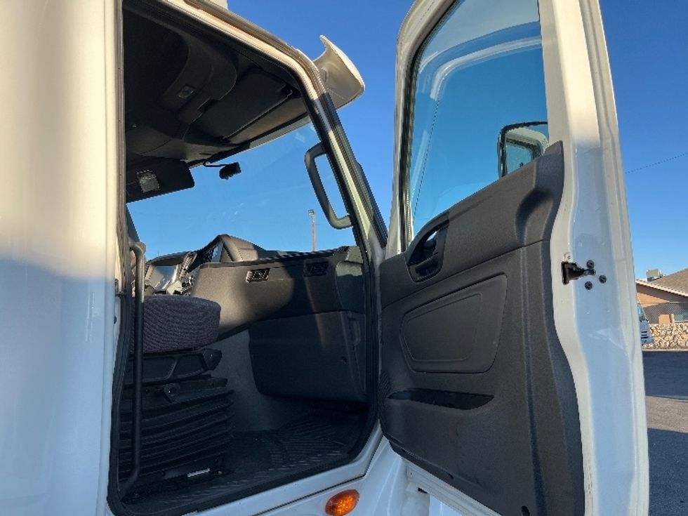 Sleeper Tractor-Heavy Duty Tractors-International-2019-LT625-El Paso-TX-734,459\n\t\tmiles-$ 26,000 - Image 13