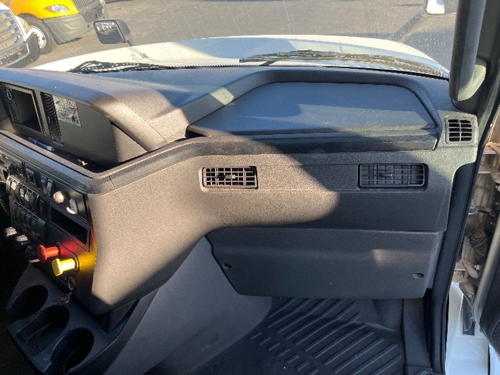 Sleeper Tractor-Heavy Duty Tractors-International-2019-LT625-El Paso-TX-734,459\n\t\tmiles-$ 26,000 - Image 14