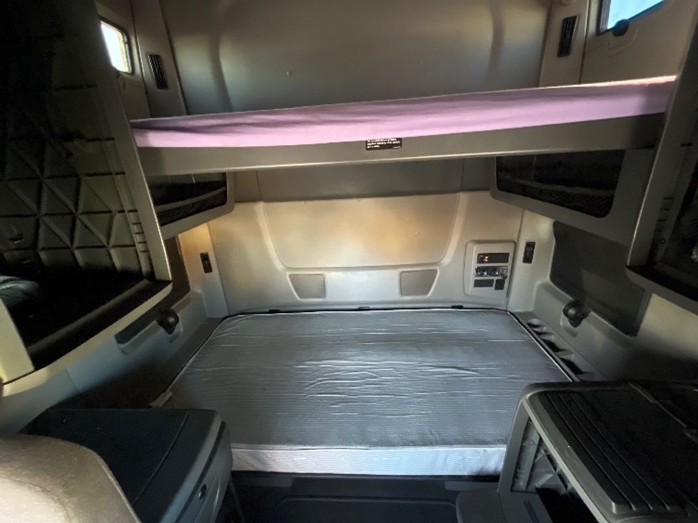 Sleeper Tractor-Heavy Duty Tractors-International-2019-LT625-El Paso-TX-734,459\n\t\tmiles-$ 26,000 - Image 16