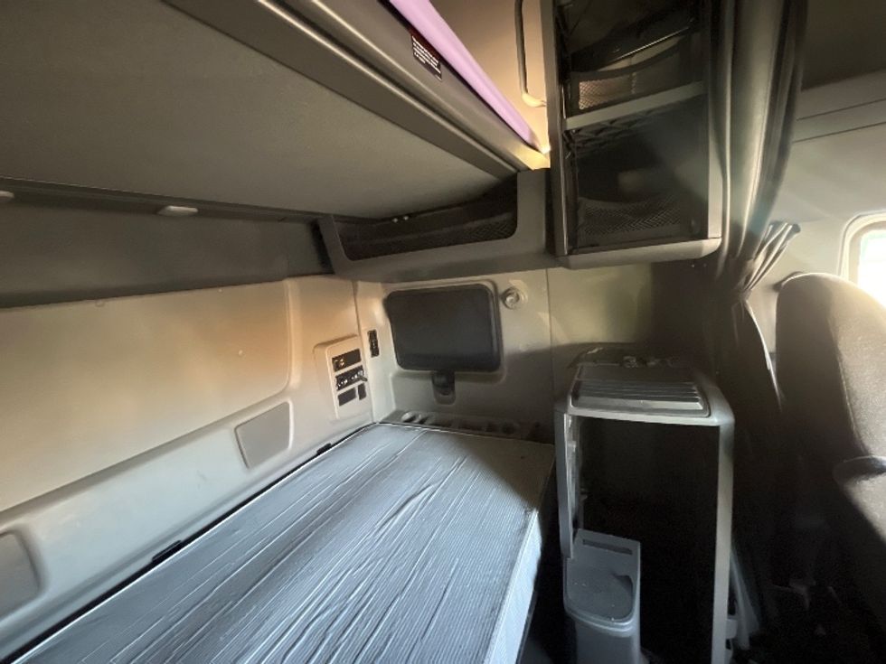 Sleeper Tractor-Heavy Duty Tractors-International-2019-LT625-El Paso-TX-734,459\n\t\tmiles-$ 26,000 - Image 18