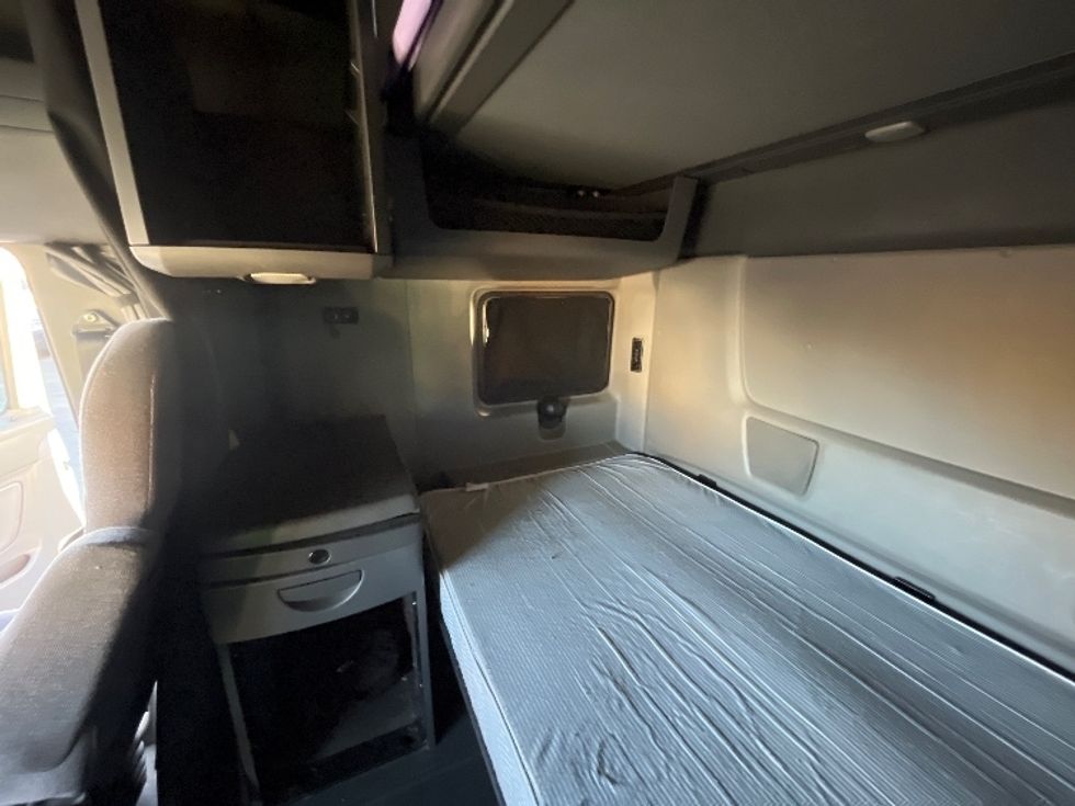 Sleeper Tractor-Heavy Duty Tractors-International-2019-LT625-El Paso-TX-734,459\n\t\tmiles-$ 26,000 - Image 19