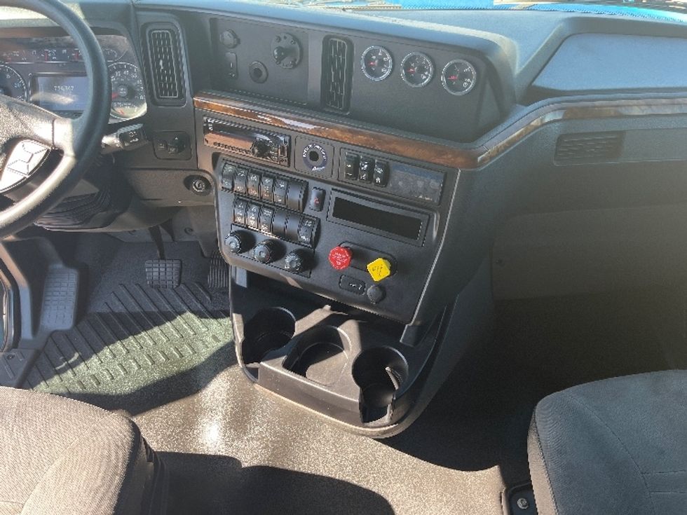 Sleeper Tractor-Heavy Duty Tractors-International-2019-LT625-El Paso-TX-754,349\n\t\tmiles-$ 27,250 - Image 12
