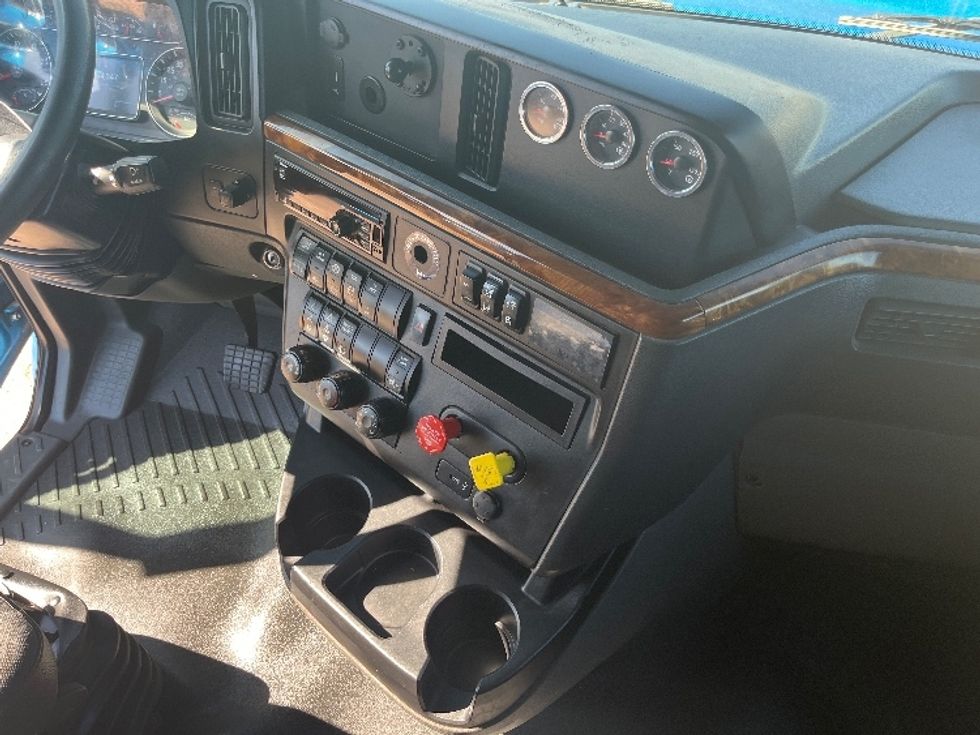 Sleeper Tractor-Heavy Duty Tractors-International-2019-LT625-El Paso-TX-754,349\n\t\tmiles-$ 27,250 - Image 15